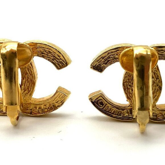 CHANEL CC Logos Rhinestone Clip-On Earrings Gold Tone 2084 Auth o1124 w/Box - Picture 12 of 16